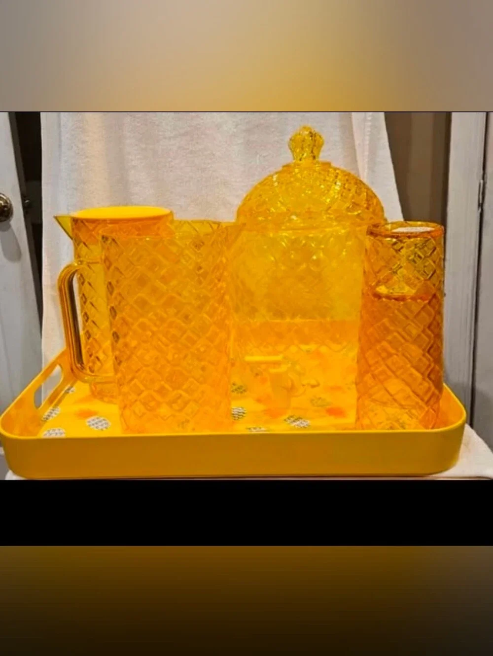 PINEAPPLE THEMED DRINK SERVING SET